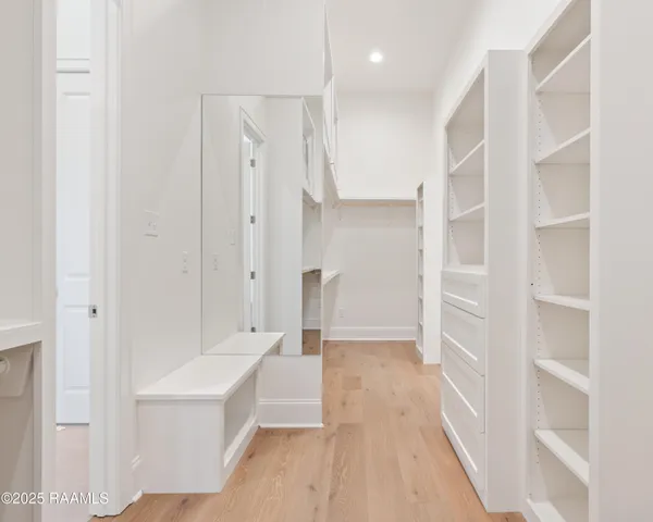 $899,900 | 111 Leaning Oak Drive, Lafayette, LA 70508