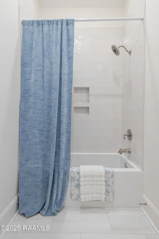 $899,900 | 111 Leaning Oak Drive, Lafayette, LA 70508