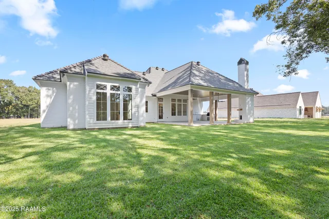 $899,900 | 111 Leaning Oak Drive, Lafayette, LA 70508