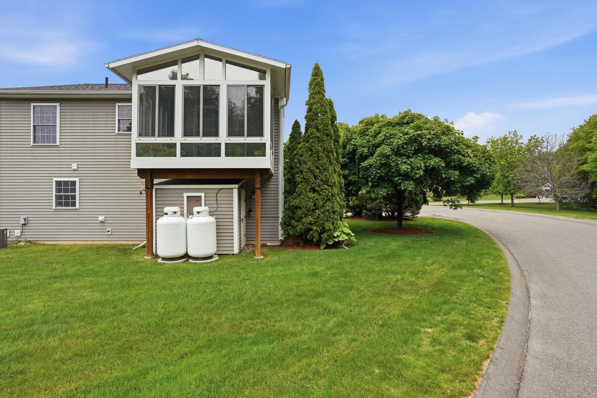 2 Red Sox Lane Raymond, NH 03077 - Photo 5 of 27