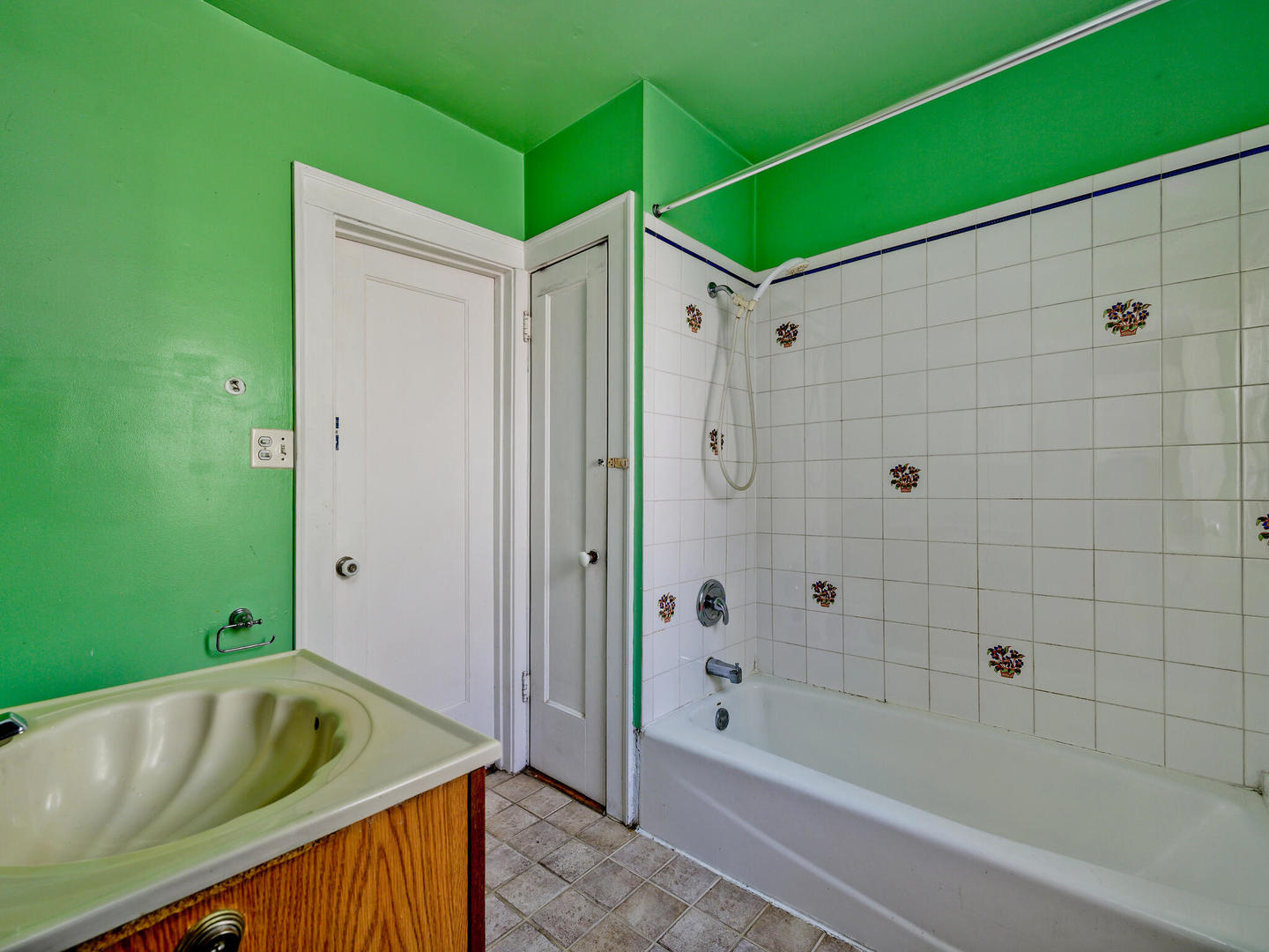 6457 North Bell Avenue, Unit 2 Chicago, IL 60645 - Photo 13 of 14 a bathroom with a shower and a bathtub
