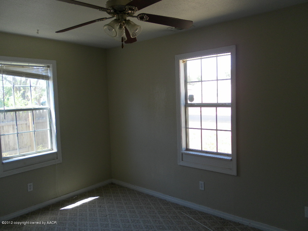 4313 South Polk Street Amarillo, TX 79110 - Photo 4 of 10 an empty room with a window