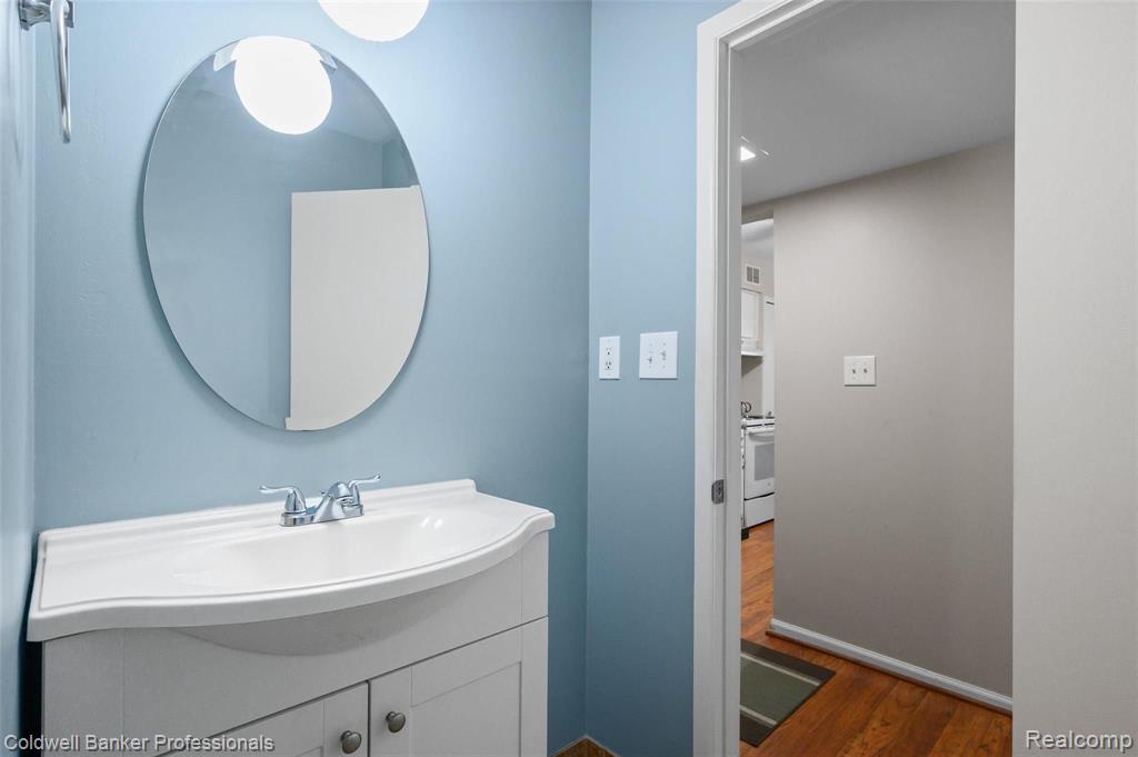 525 East University Drive, Unit 1002 Rochester, MI 48307 - Photo 10 of 12