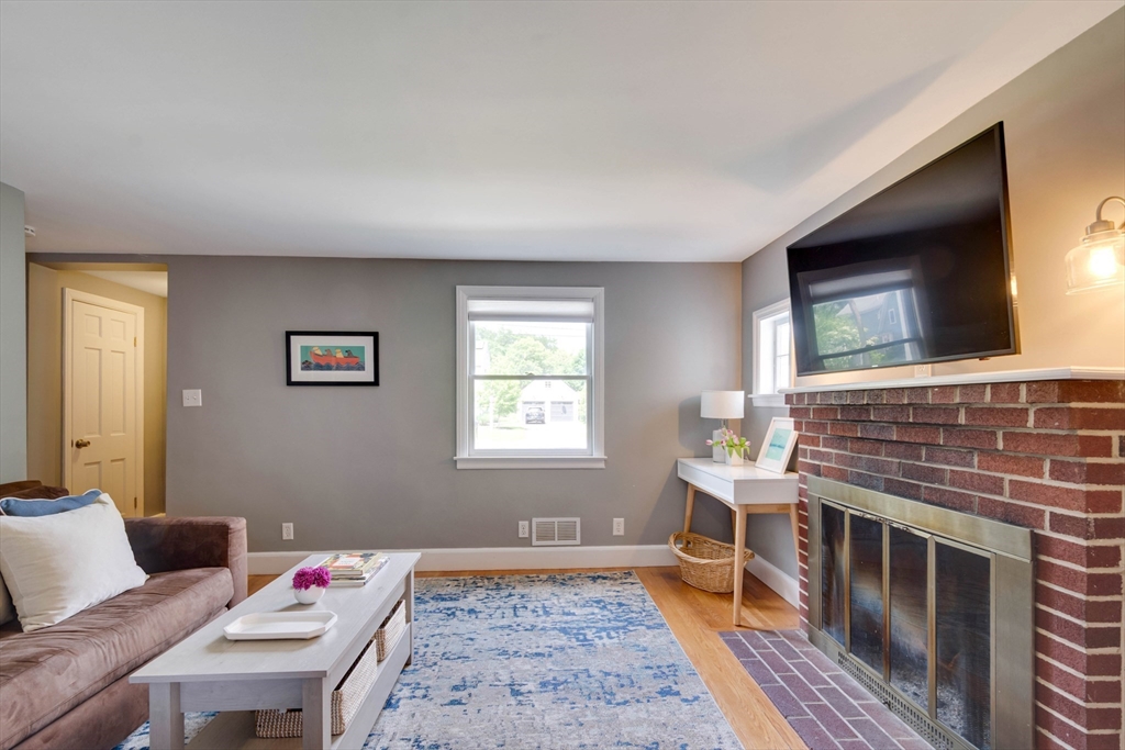 477 Laws Brook Road Concord, MA 01742 - Photo 3 of 31 Gallery Image 3