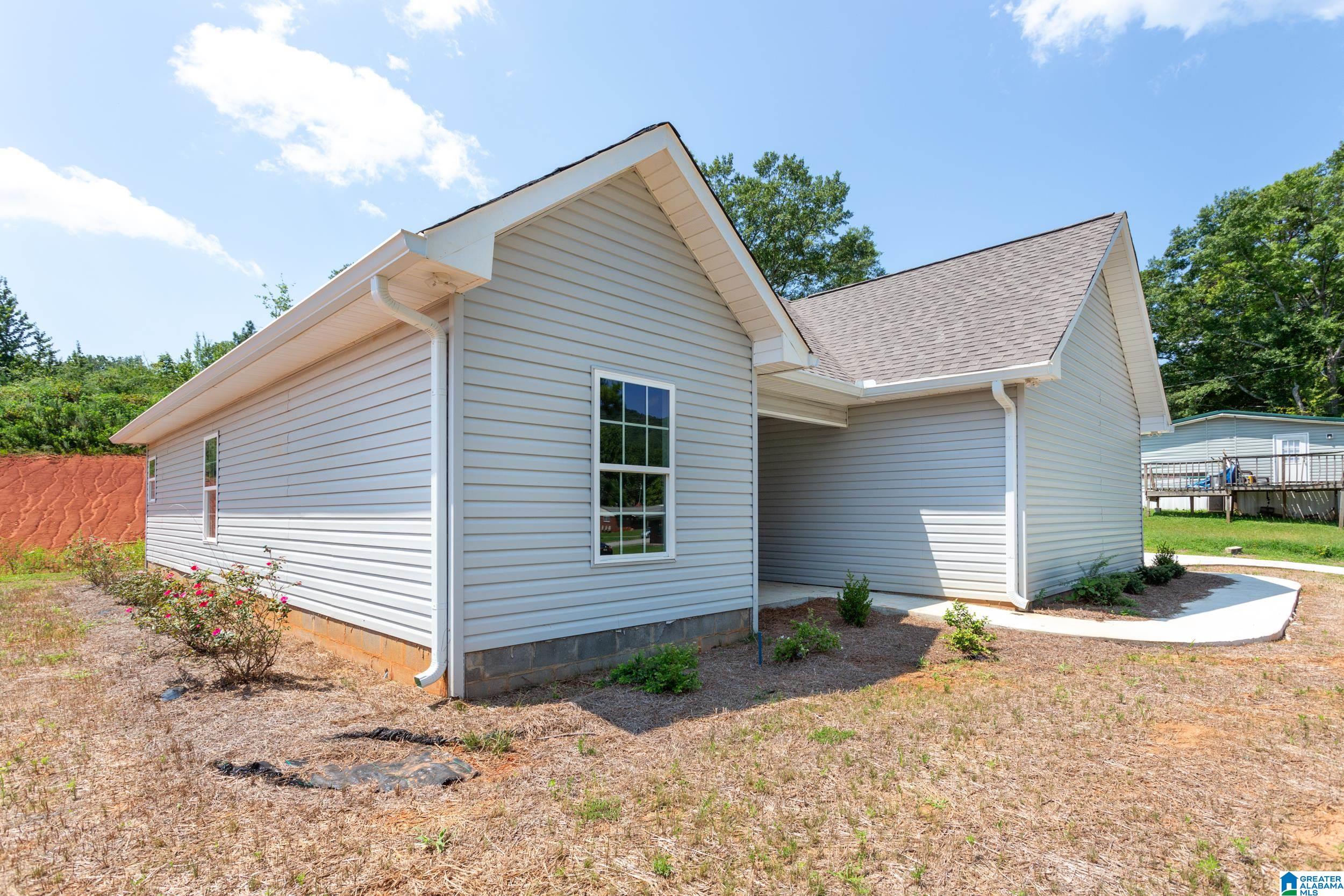 895 Bruce Street Anniston, AL 36201 - Photo 2 of 33