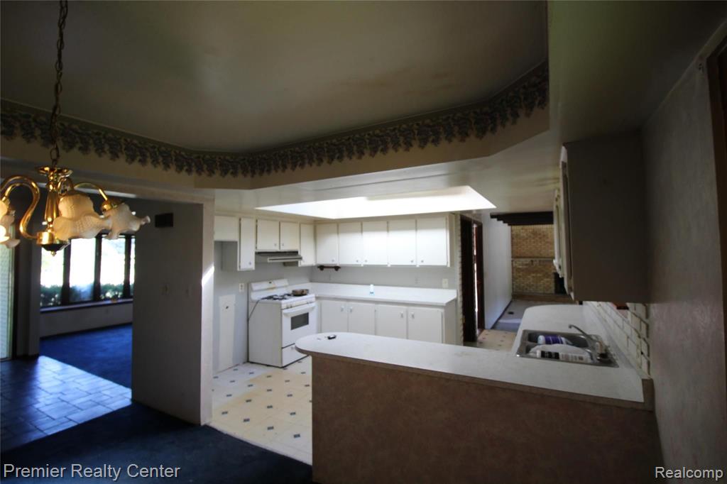 2111 West Avon Road Rochester Hills, MI 48309 - Photo 14 of 22