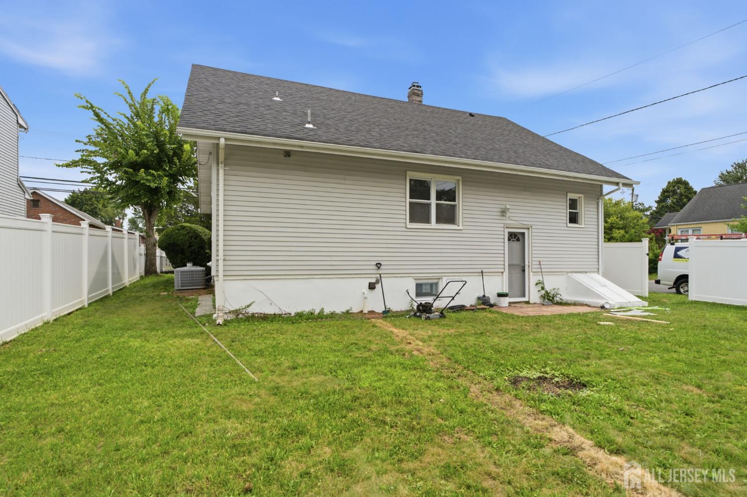 18 Fox Road Edison, NJ 08817 - Photo 33 of 36 Gallery Image 33