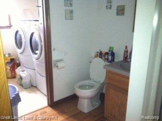 423 South Elba Road Lapeer, MI 48446 - Photo 12 of 15 main bath.jpg
