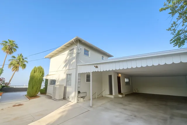 a view of a house with a garage