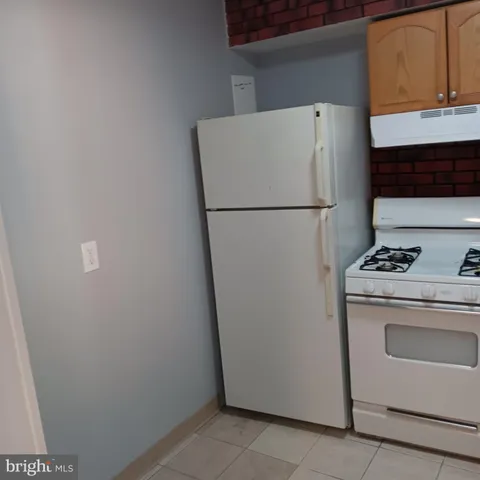 a view of a utility room with dryer and washer