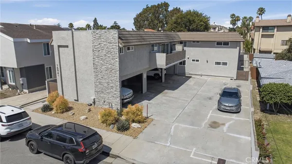 $2,950,000 | 16941 Hoskins Lane, Huntington Beach, CA 92649