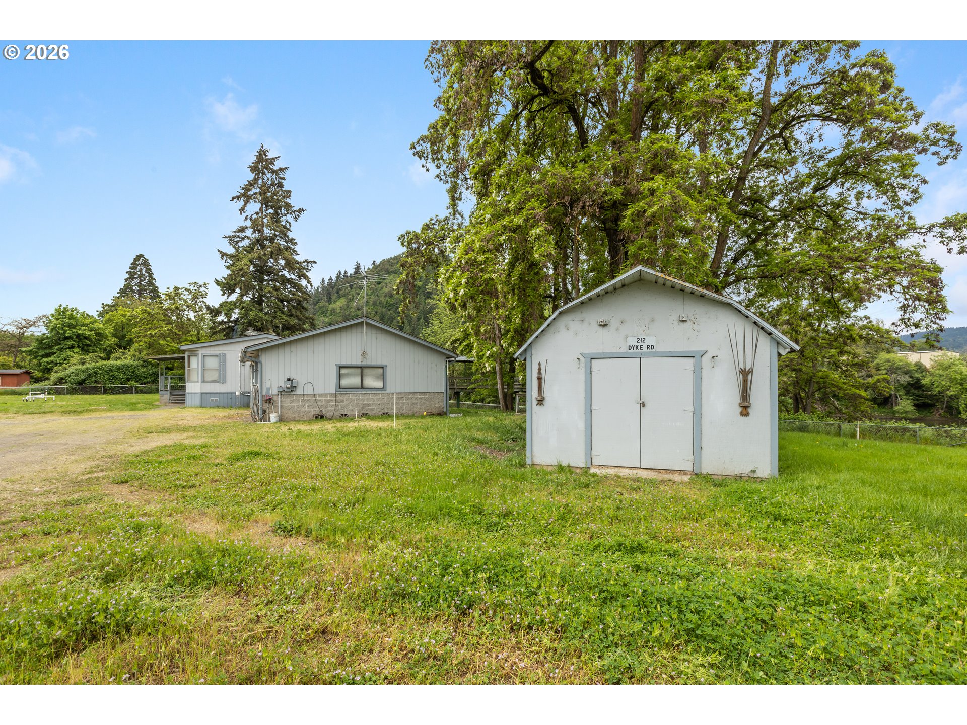 212 East Dyke Road Dillard, OR 97496 - Photo 4 of 48