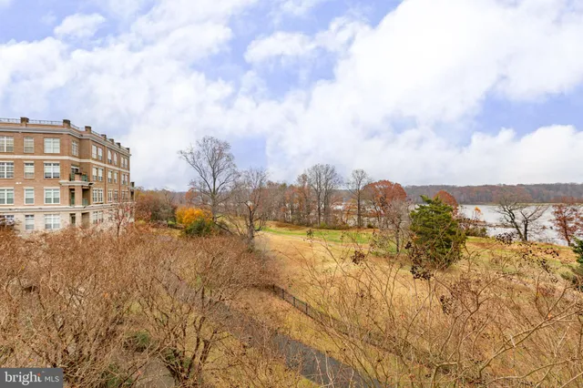 $385,000 | 810 Belmont Bay Drive, Unit 303, Woodbridge, VA 22191