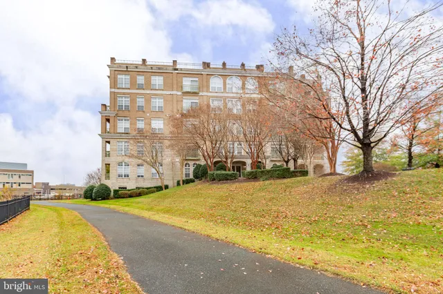 $385,000 | 810 Belmont Bay Drive, Unit 303, Woodbridge, VA 22191