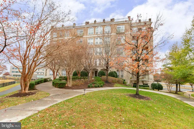 $385,000 | 810 Belmont Bay Drive, Unit 303, Woodbridge, VA 22191