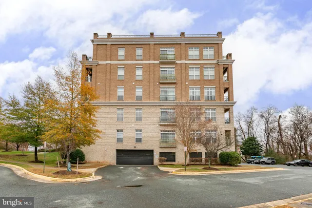 $385,000 | 810 Belmont Bay Drive, Unit 303, Woodbridge, VA 22191