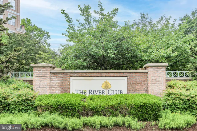 $385,000 | 810 Belmont Bay Drive, Unit 303, Woodbridge, VA 22191