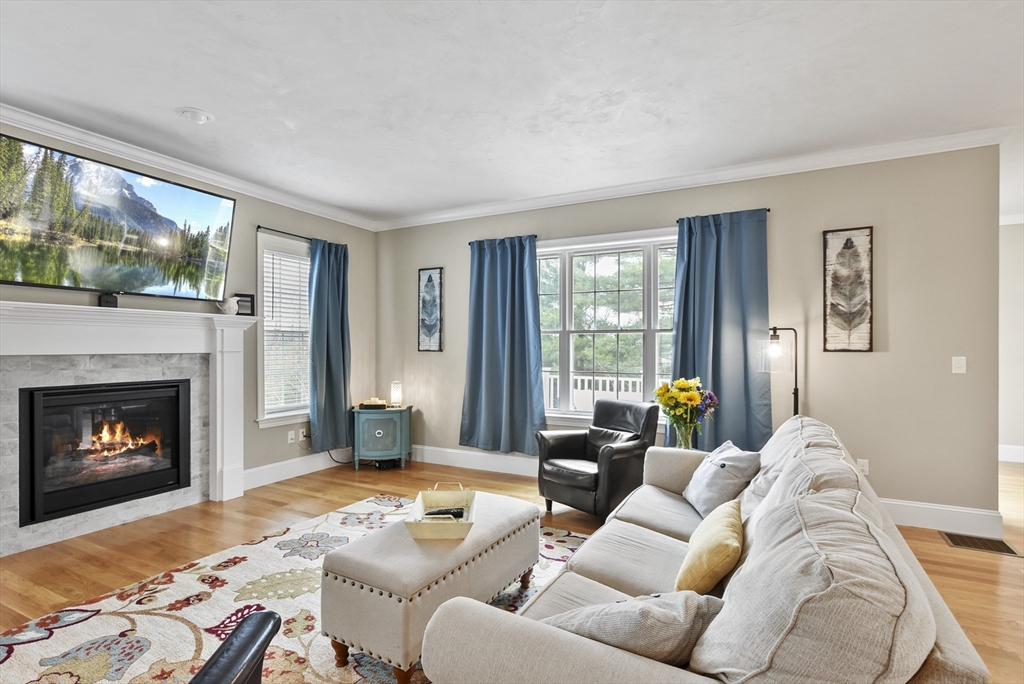 26 Jordan Road Holden, MA 01520 - Photo 7 of 40 Gallery Image 7