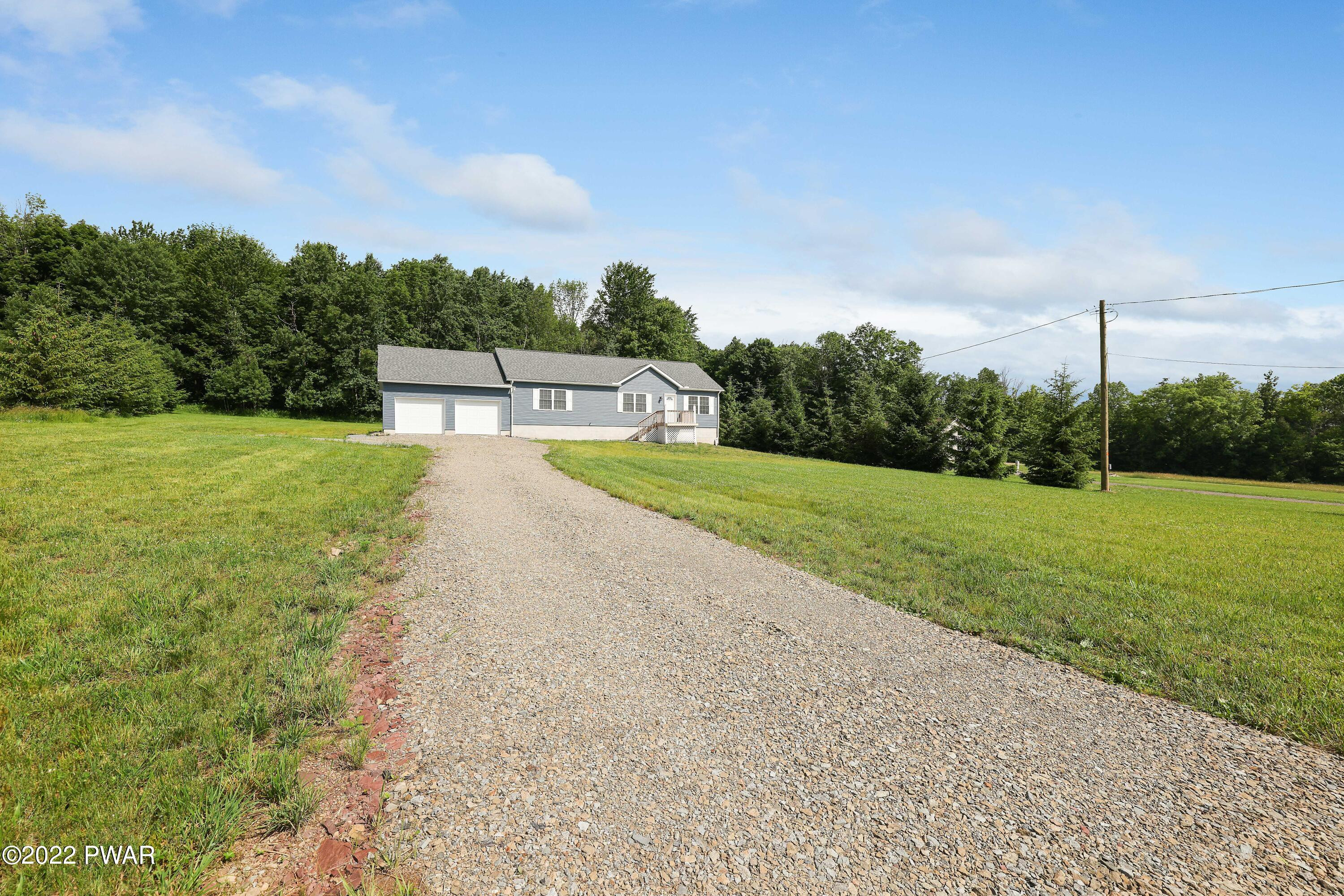 831 Spring Hill Road Sterling, PA 18463 - Photo 4 of 34