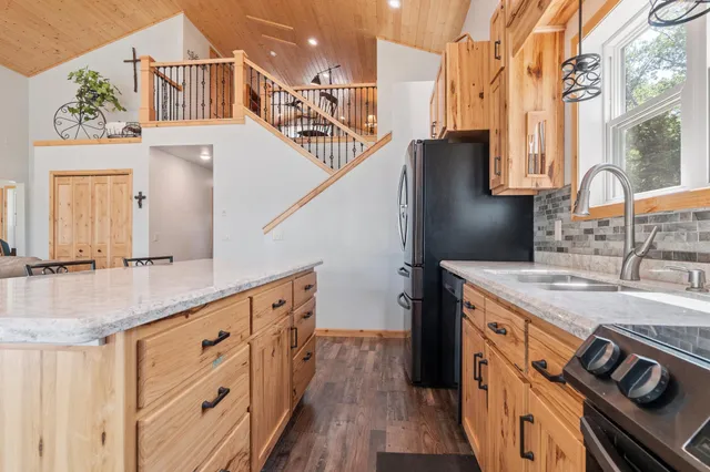 $1,250,000 | 23730 Oak Lake Trail Southeast, Erskine, MN 56535