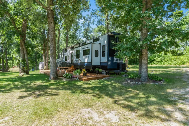 $1,250,000 | 23730 Oak Lake Trail Southeast, Erskine, MN 56535