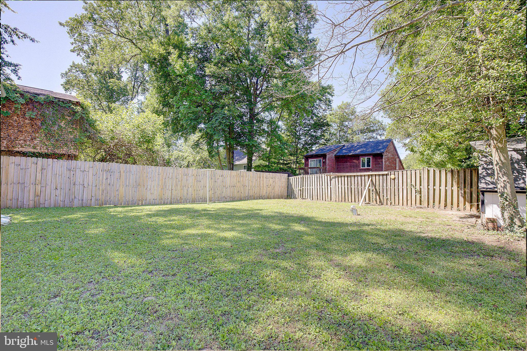 1718 Ridgely Road Edgewater, MD 21037 - Photo 19 of 19 Spacious backyard oasis awaits you!