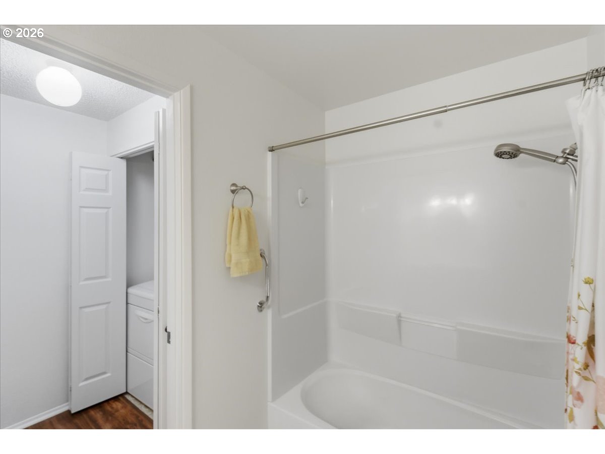 13102 Northwest 8th Way, Unit C Vancouver, WA 98685 - Photo 22 of 41 a bathroom with a shower