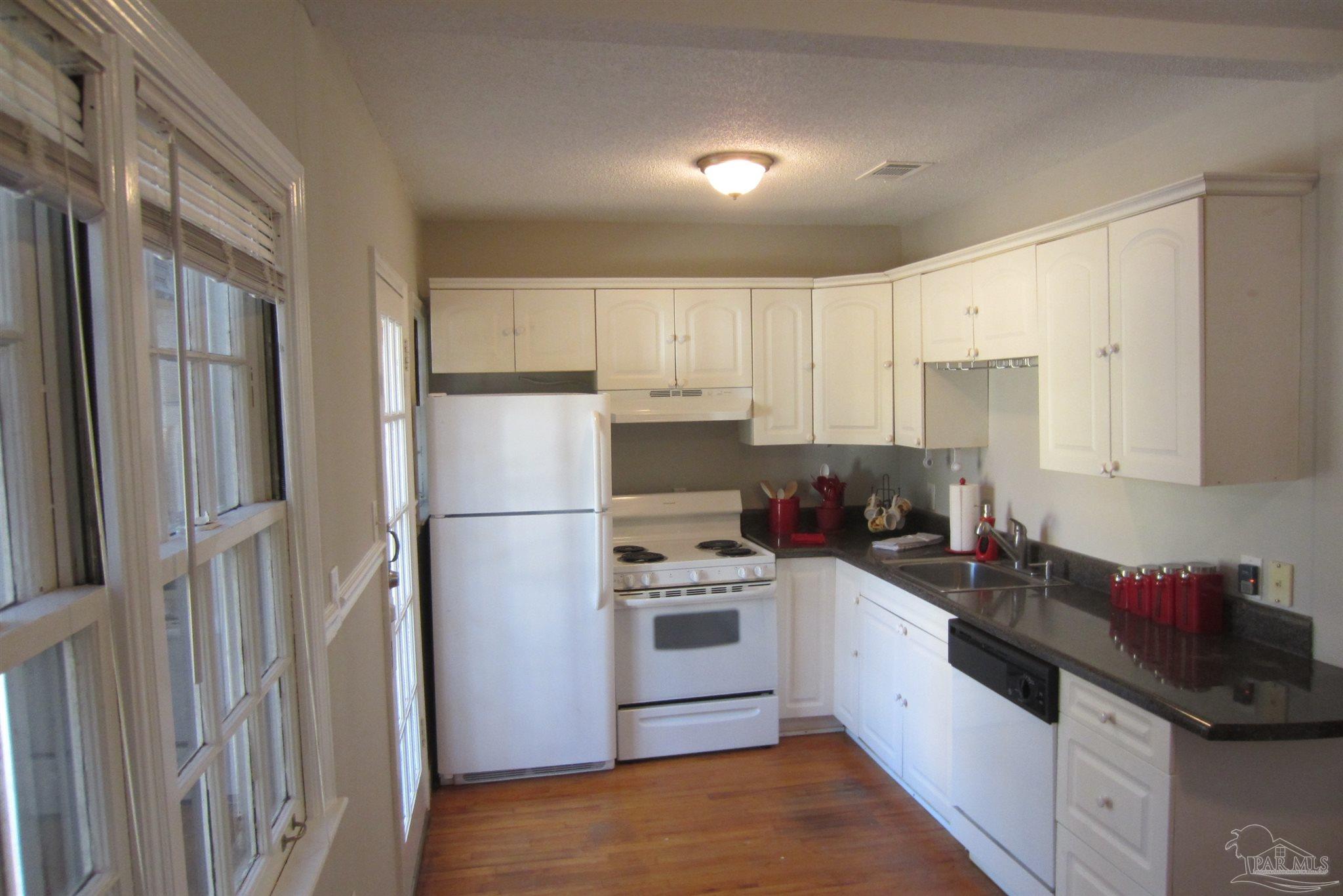 106 Country Club Road Pensacola, FL 32507 - Photo 8 of 40 Gallery Image 8