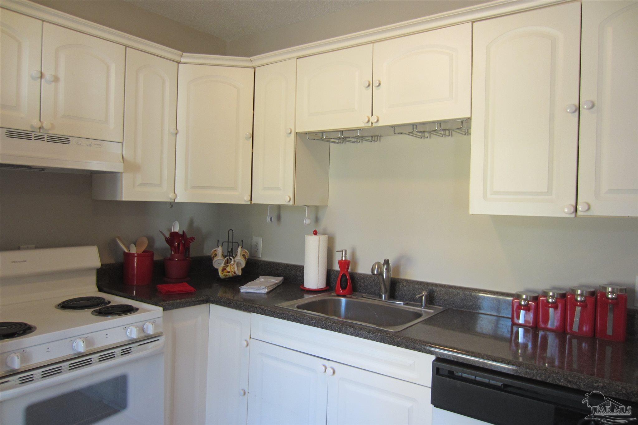 106 Country Club Road Pensacola, FL 32507 - Photo 9 of 40 Gallery Image 9