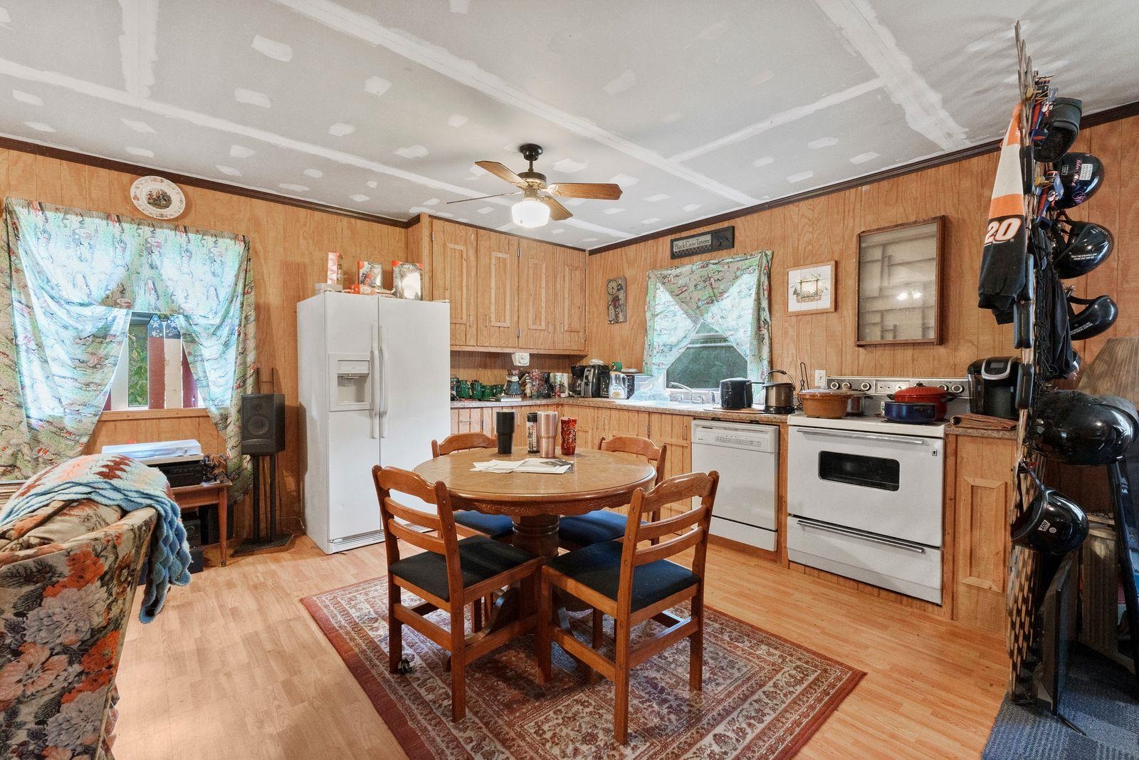 847 Shady Grove Road Louisa, KY 41230 - Photo 7 of 42