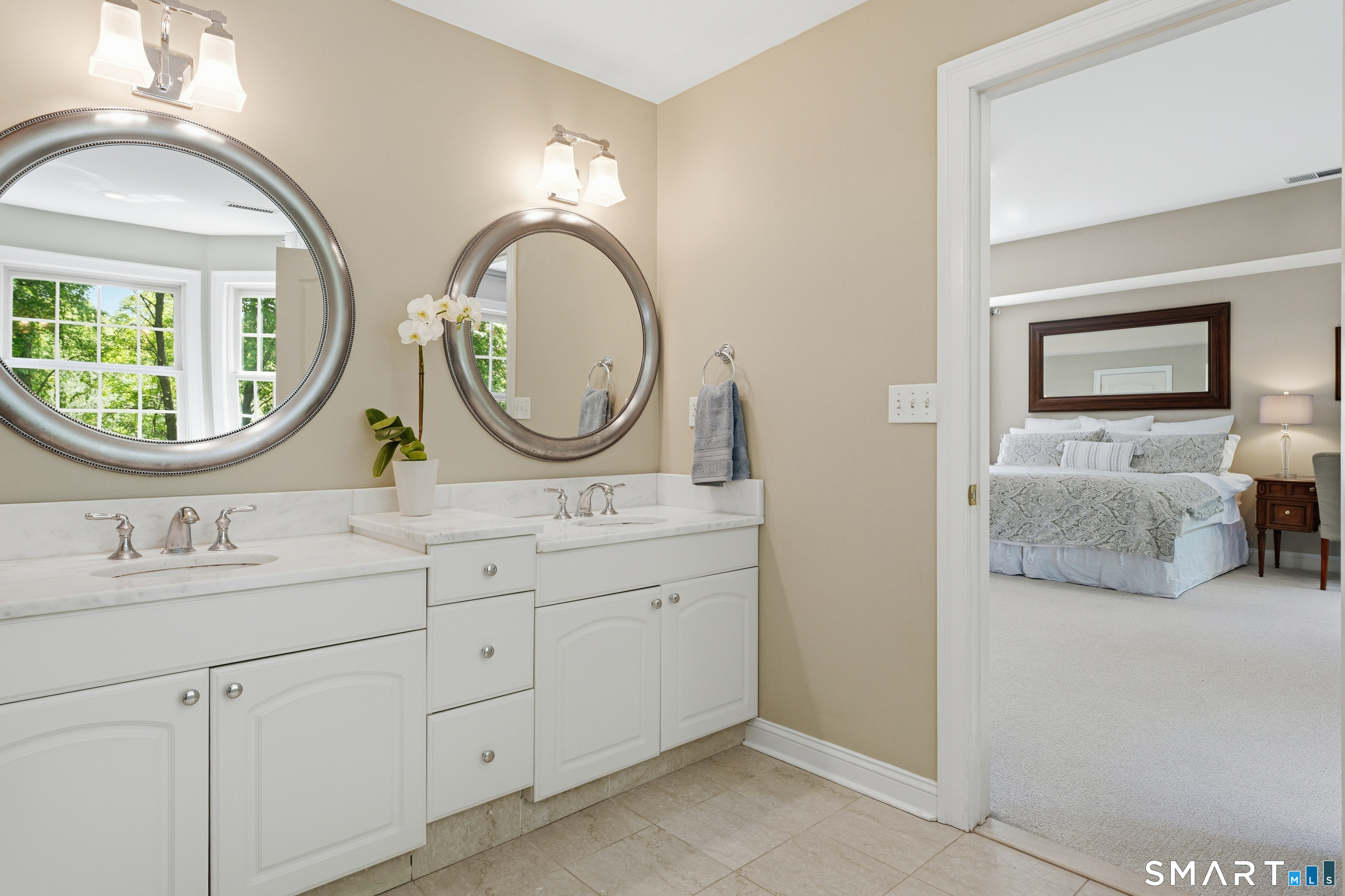 474 State Street Guilford, CT 06437 - Photo 26 of 40 a bathroom with 2 sink and a mirror