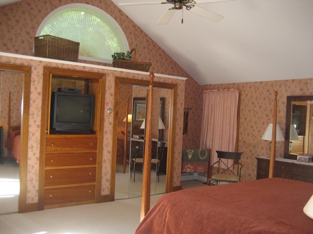 1968 Hillside Road Hartford, VT 05059 - Photo 21 of 37 Gallery Image 21