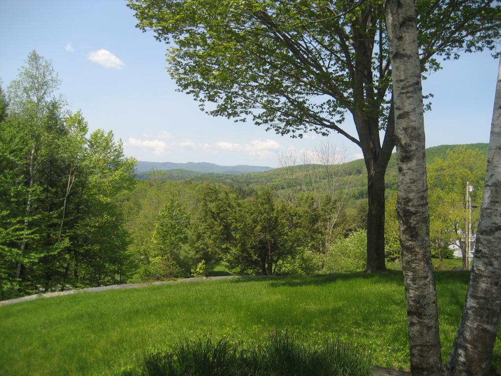 1968 Hillside Road Hartford, VT 05059 - Photo 4 of 37 Gallery Image 4
