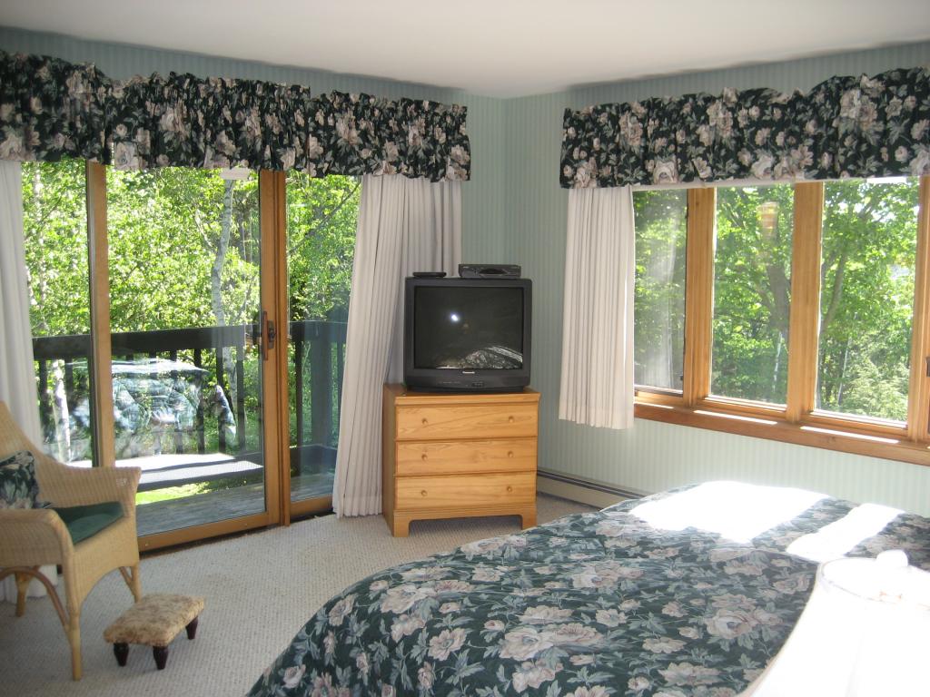 1968 Hillside Road Hartford, VT 05059 - Photo 31 of 37 Gallery Image 31