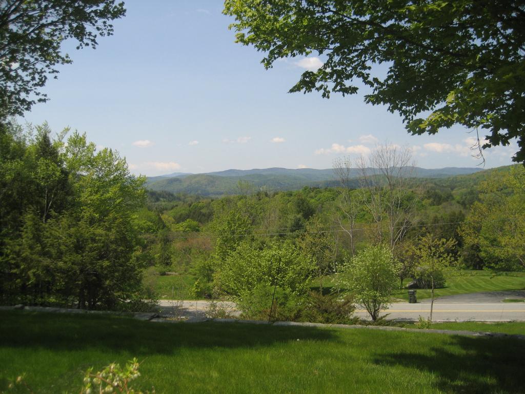 1968 Hillside Road Hartford, VT 05059 - Photo 5 of 37 Gallery Image 5