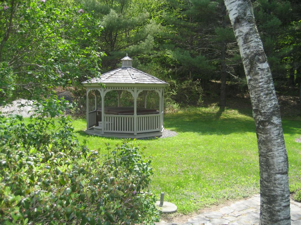 1968 Hillside Road Hartford, VT 05059 - Photo 7 of 37 Gallery Image 7