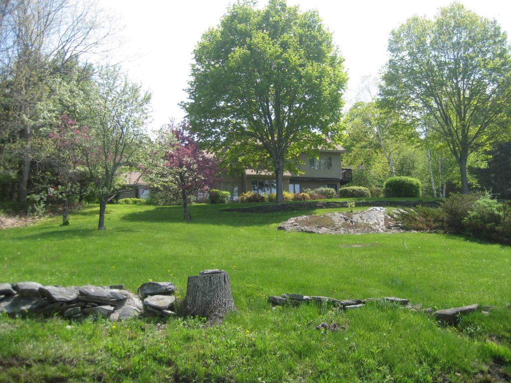1968 Hillside Road Hartford, VT 05059 - Photo 8 of 37 Gallery Image 8