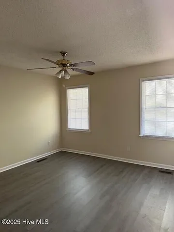 $950 | 3800 Sterling Pointe Drive, Unit A5, Winterville, NC 28590