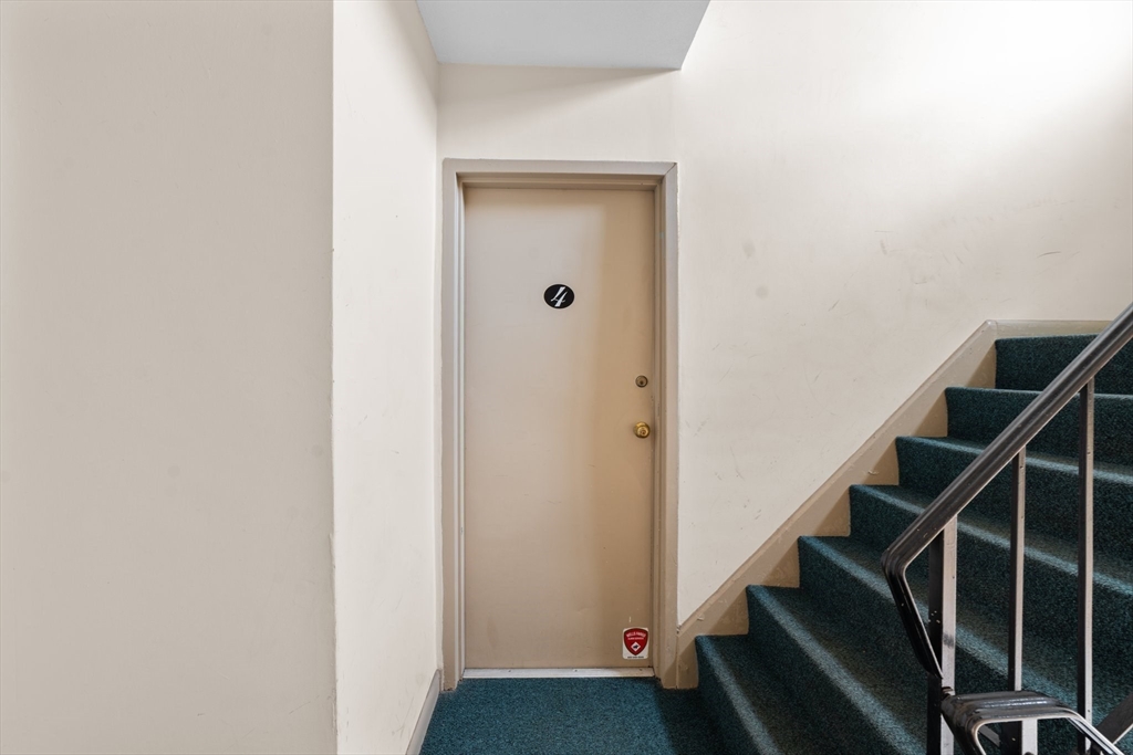 26 Westgate Road, Unit 264 Chestnut Hill, MA 02467 - Photo 20 of 30 a view of an entryway with wooden floor