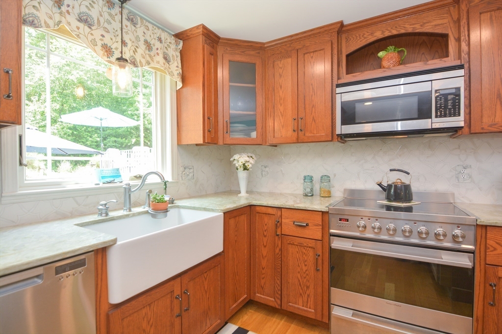 2 Crestview Drive Mendon, MA 01756 - Photo 12 of 42