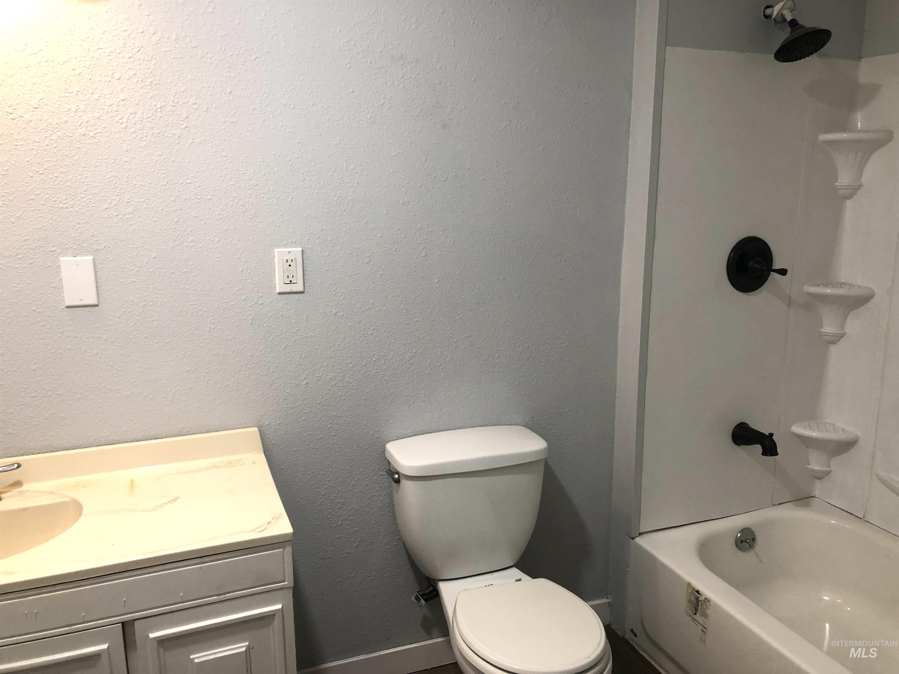 717 10th Street Clarkston, WA 99403 - Photo 12 of 23 Full bathroom featuring vanity and washtub / shower combination