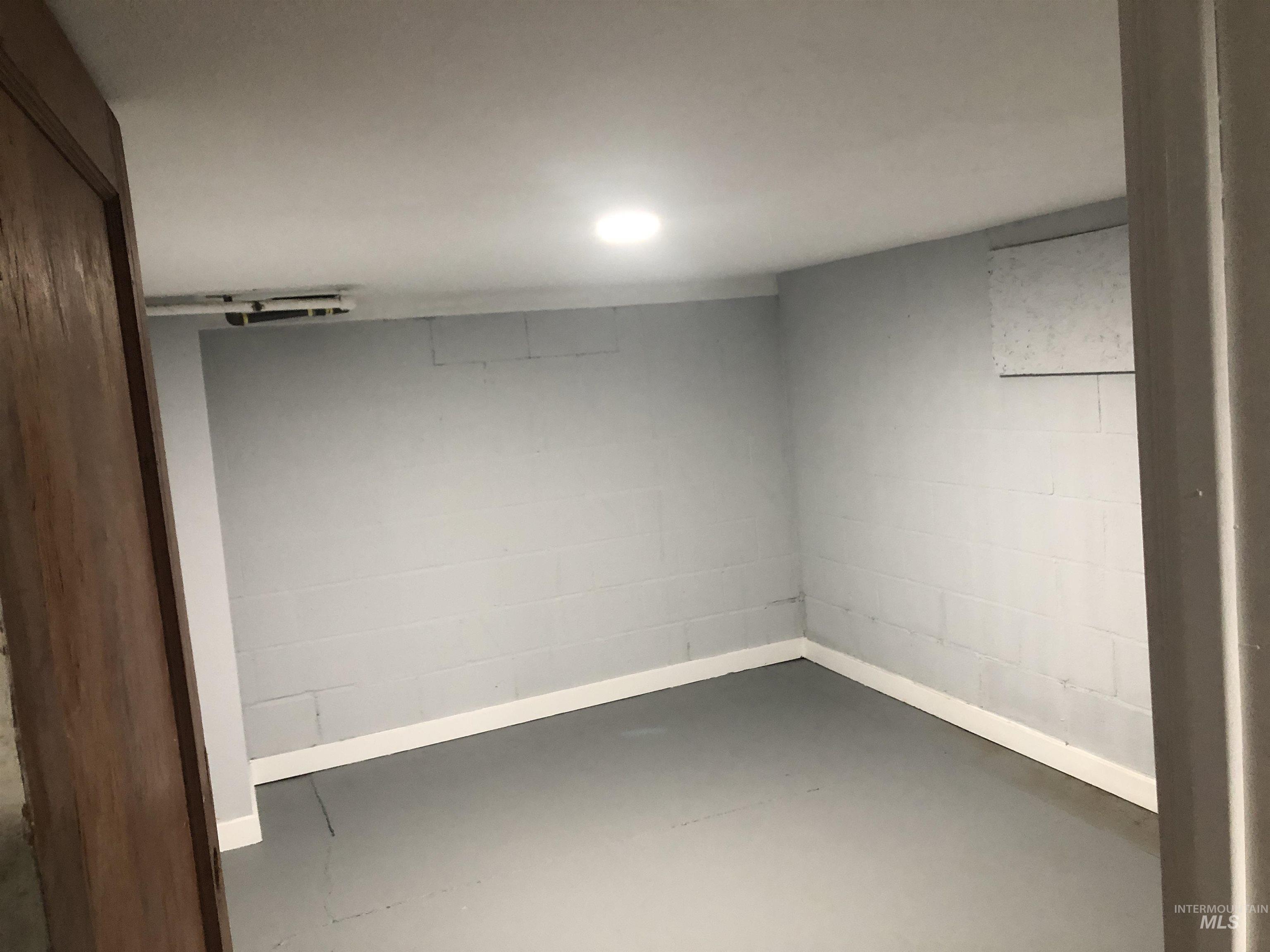 717 10th Street Clarkston, WA 99403 - Photo 17 of 23 Finished below grade area with baseboards