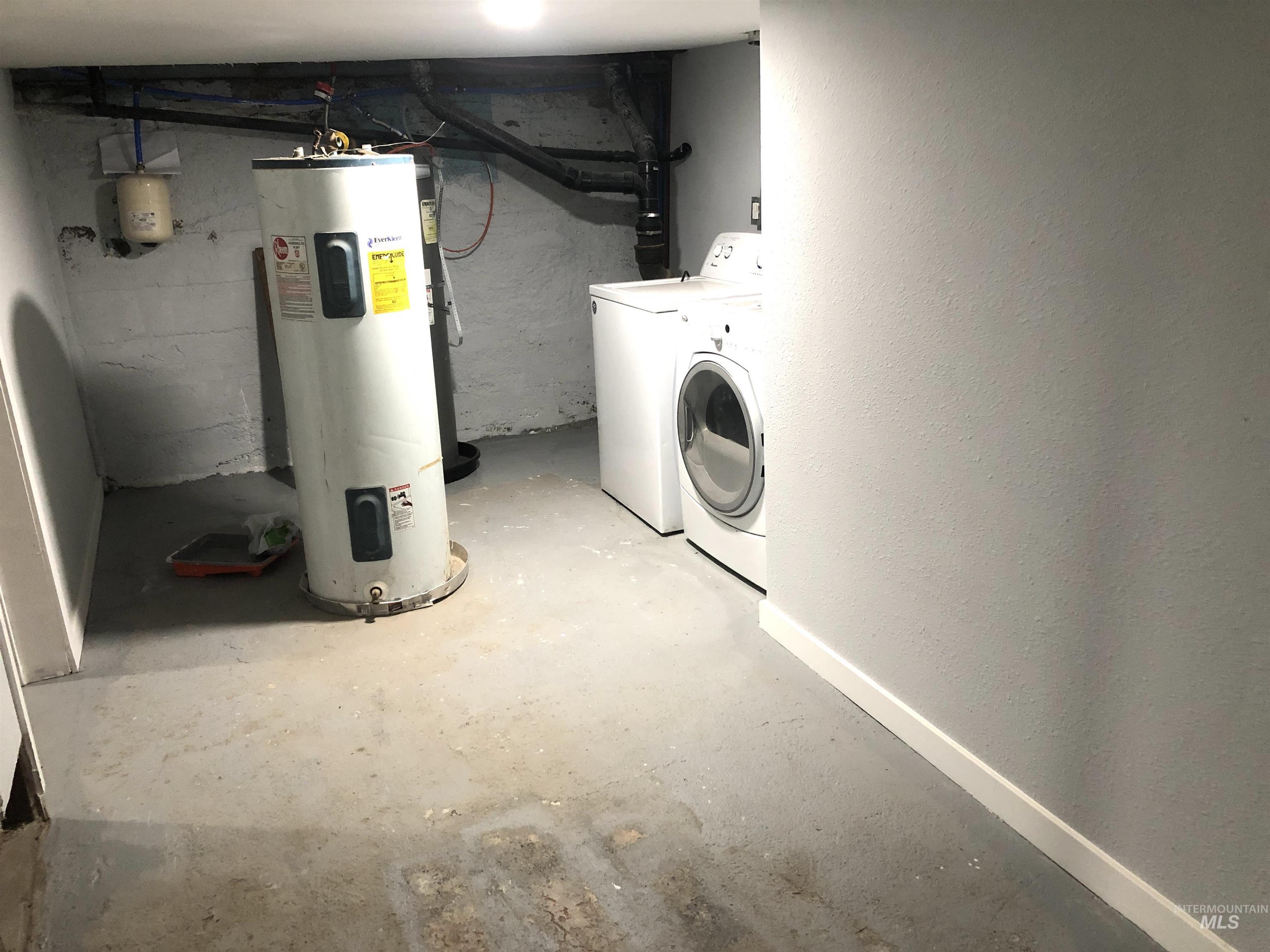 717 10th Street Clarkston, WA 99403 - Photo 19 of 23 Unfinished basement with electric water heater and washing machine and clothes dryer