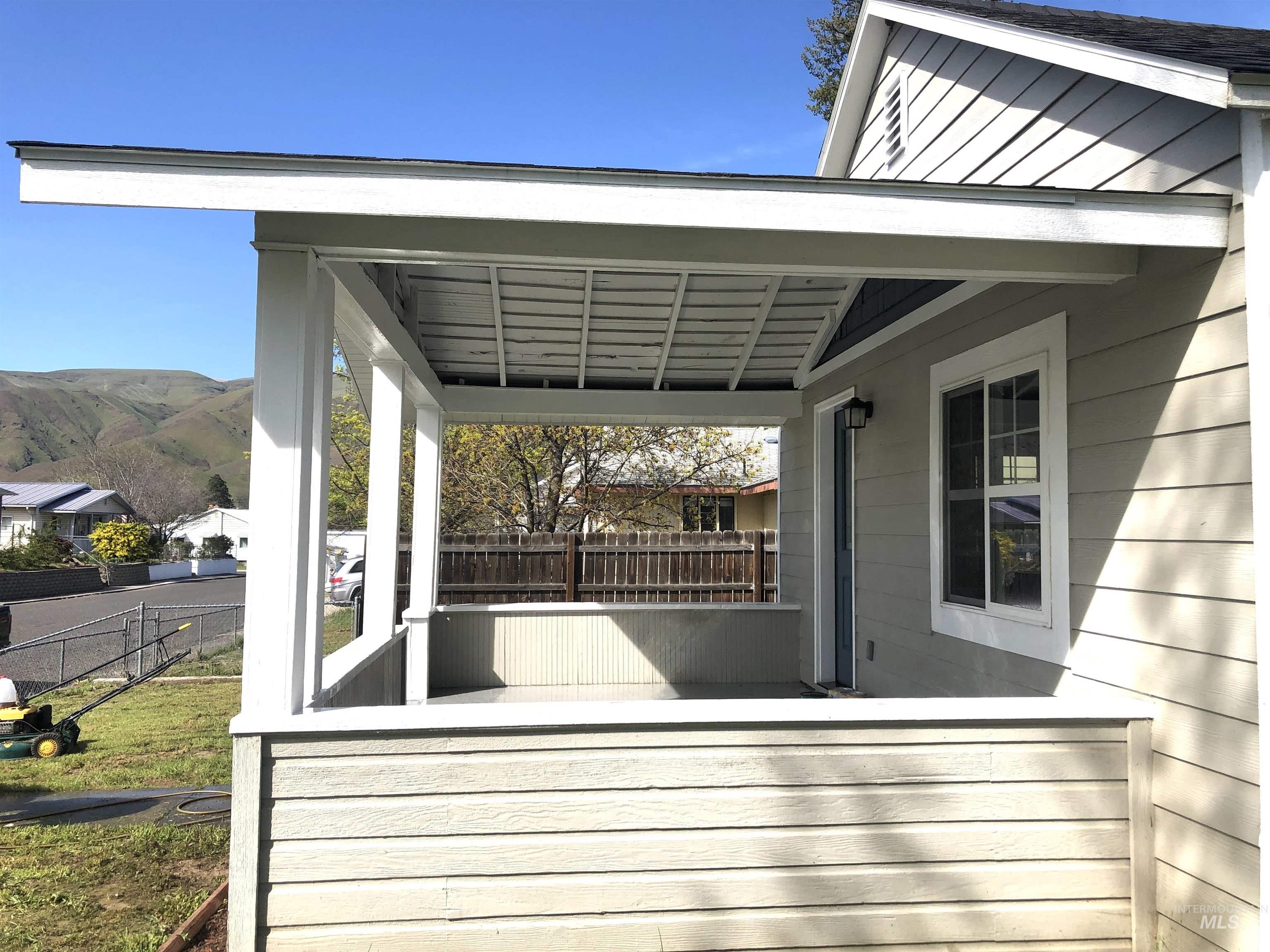717 10th Street Clarkston, WA 99403 - Photo 4 of 23 Wooden deck with a mountain view