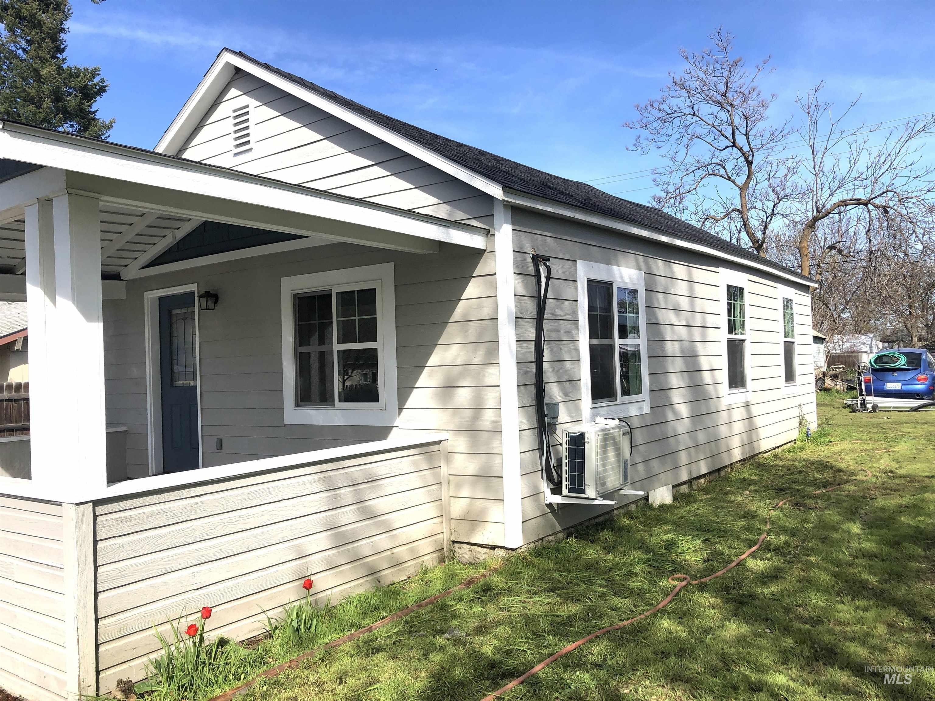 717 10th Street Clarkston, WA 99403 - Photo 5 of 23 View of side of home with a lawn
