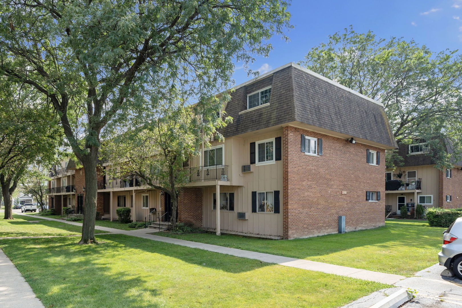 2502 West Algonquin Road, Unit 9 Rolling Meadows, IL 60008 - Photo 2 of 21 Gallery Image 2