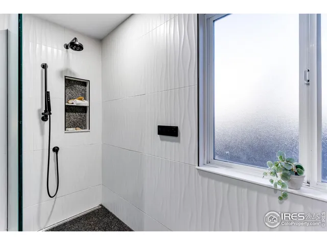 a picture of a bathroom