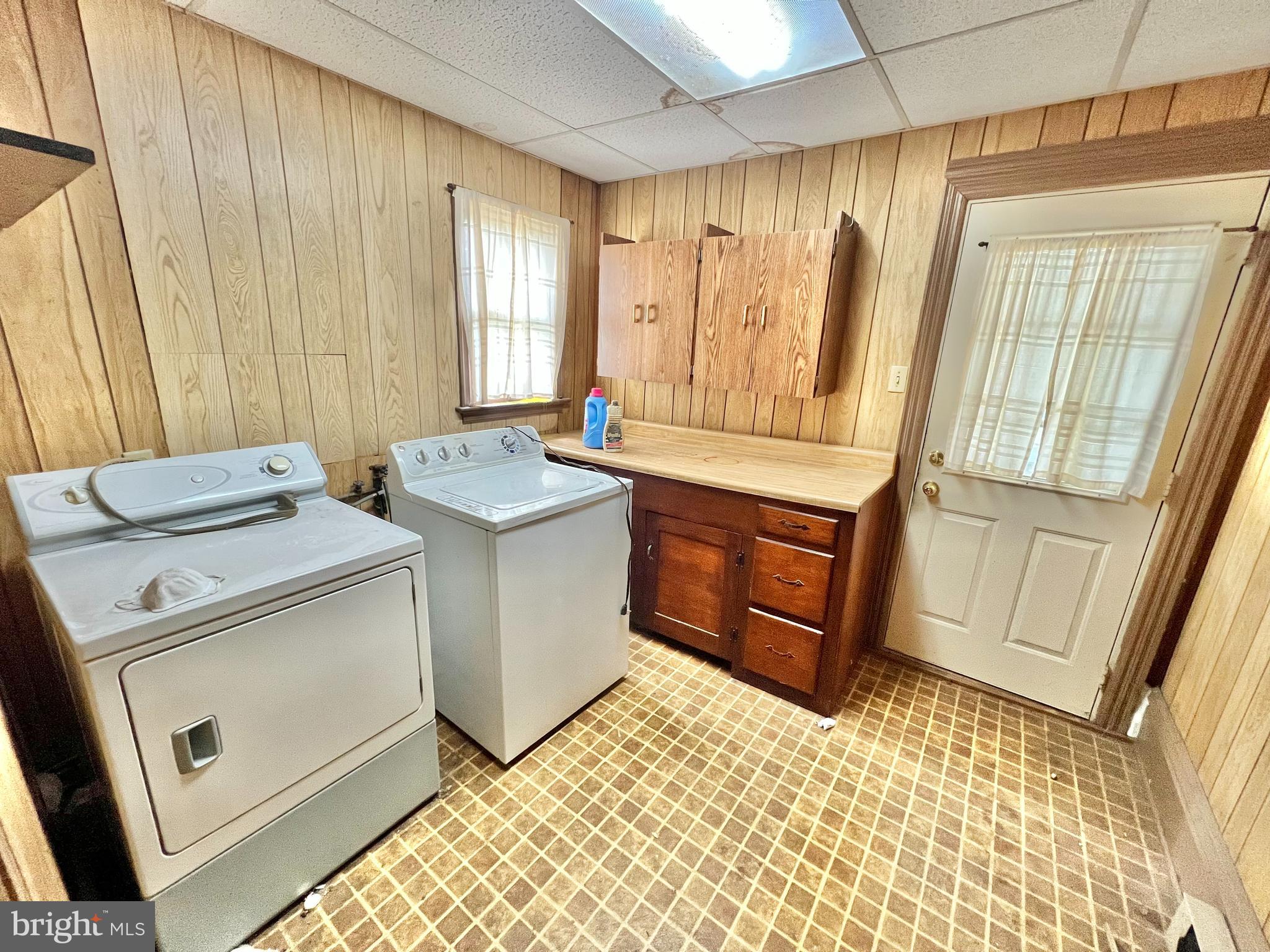 203 North Cedar Street Lititz, PA 17543 - Photo 18 of 34 a utility room with dryer and washer