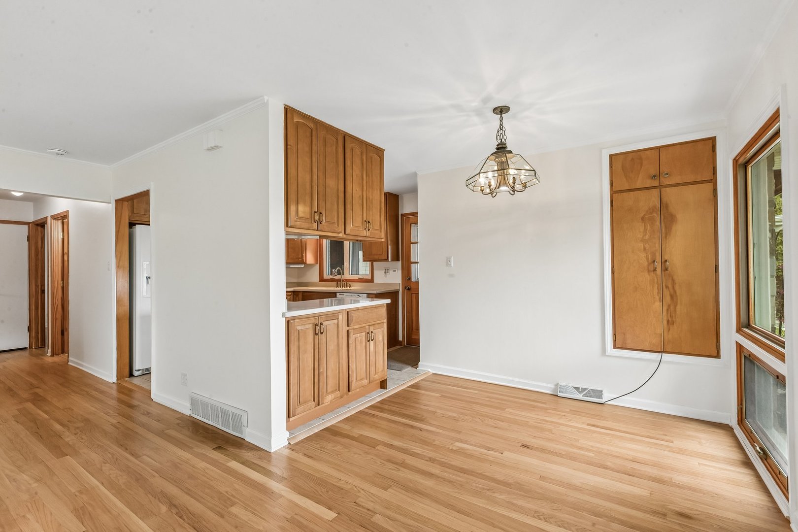 220 Voltz Road Northbrook, IL 60062 - Photo 7 of 41