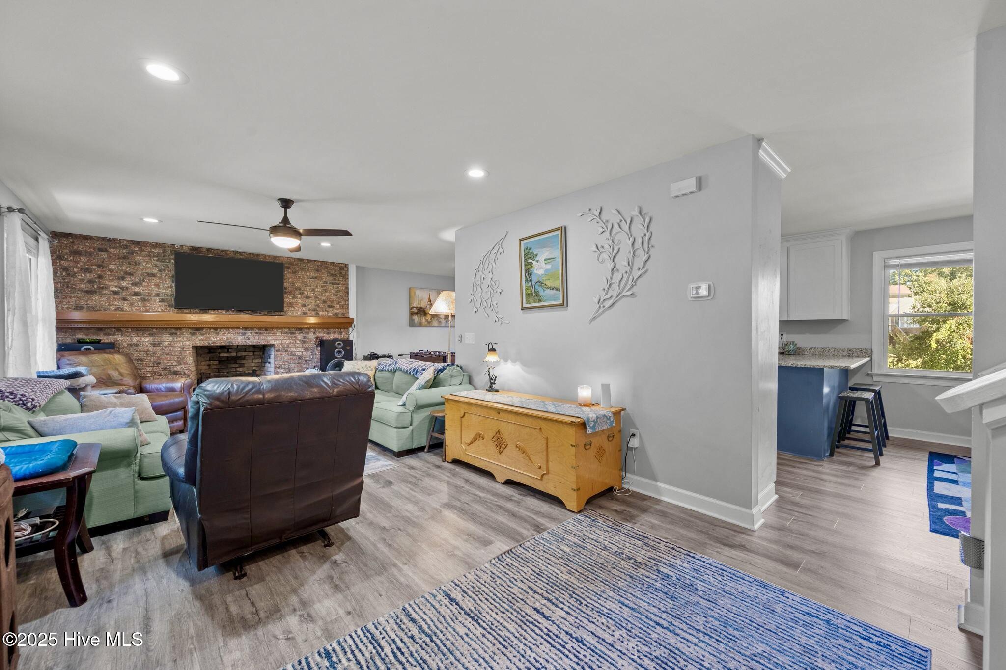 802 Sound View Drive Hampstead, NC 28443 - Photo 13 of 66 Main unit living room
